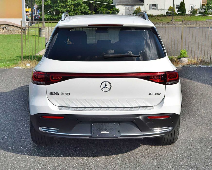 Mercedes-Benz EQB 300 4MATIC      2023