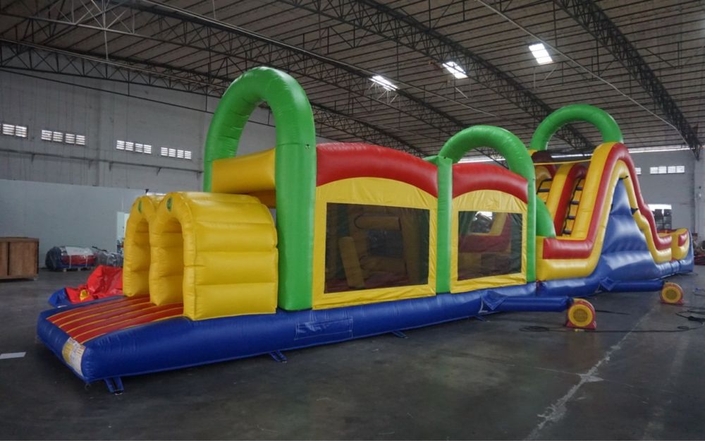 Insuflável mega pista de obstáculos - PVC - novo