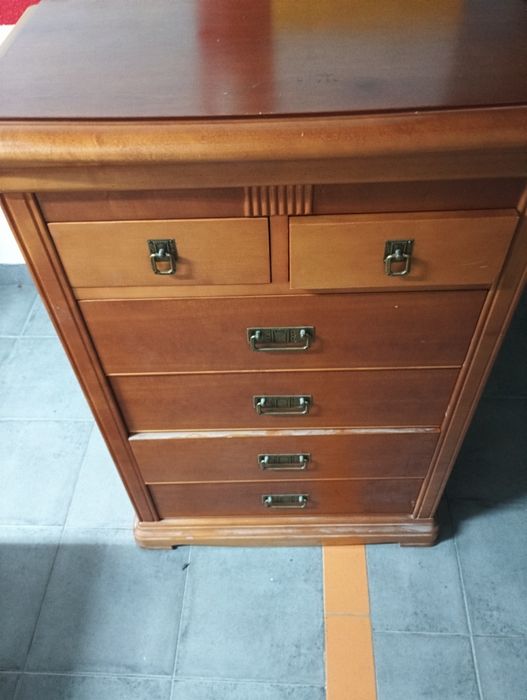 Móvel madeira castanho