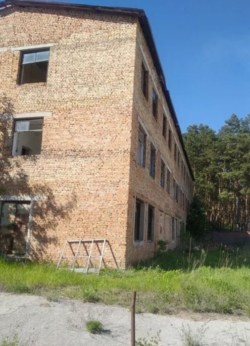 Продаж комерційного приміщення поблизу м.Кременець