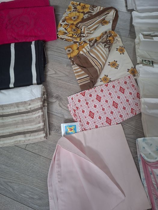 Постельное,наволочки новое,полотенца, подушечки.