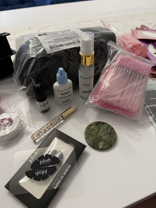 Sprzedam lozko kosmetyczne lampe uv i wszystko co potrzebne na start