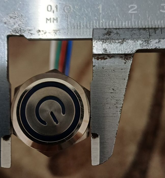 Кнопка влагозахищена з синьою підсвіткою.