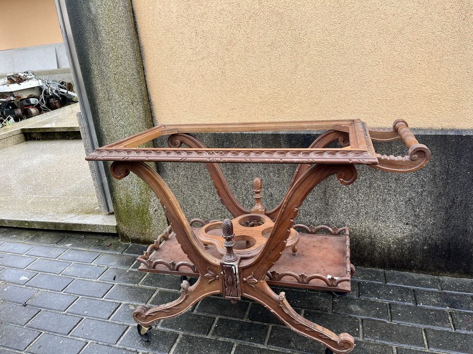 Mesa de madeira  com rodas vintage