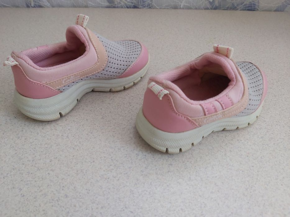 Кросівки розмір 22