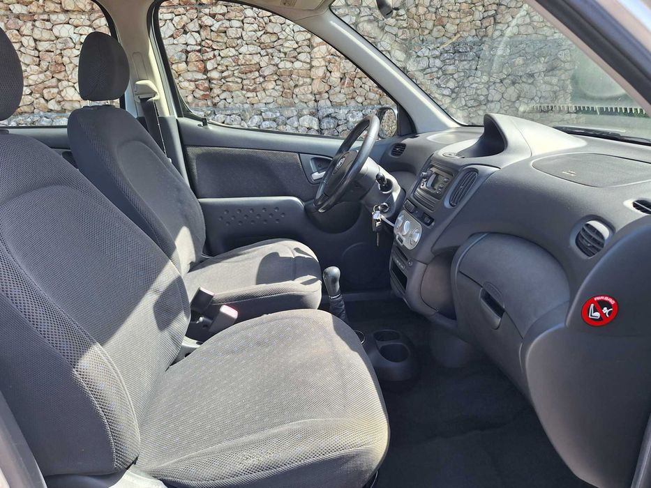 Toyota Yaris — fotografia 4