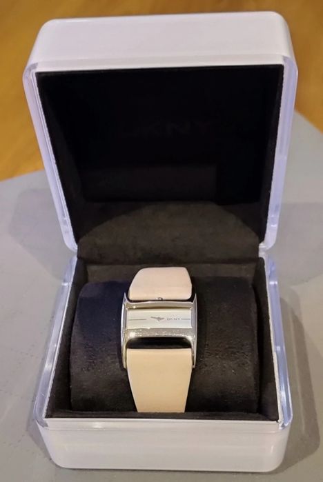 Relógio DKNY bracelete salmão