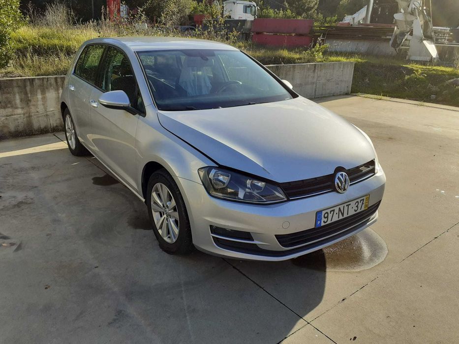 Volkswagen Golf 1.6 TDI (97-NT-37) – Com Avaria de Motor
