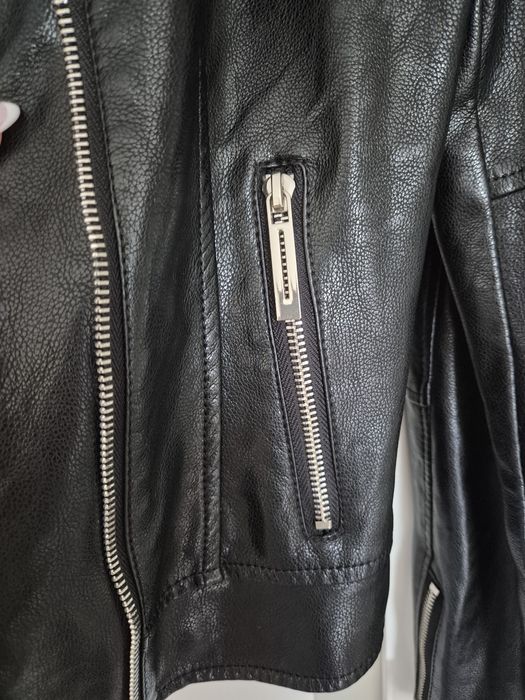 Czarna kurtka skóropodobna roz M