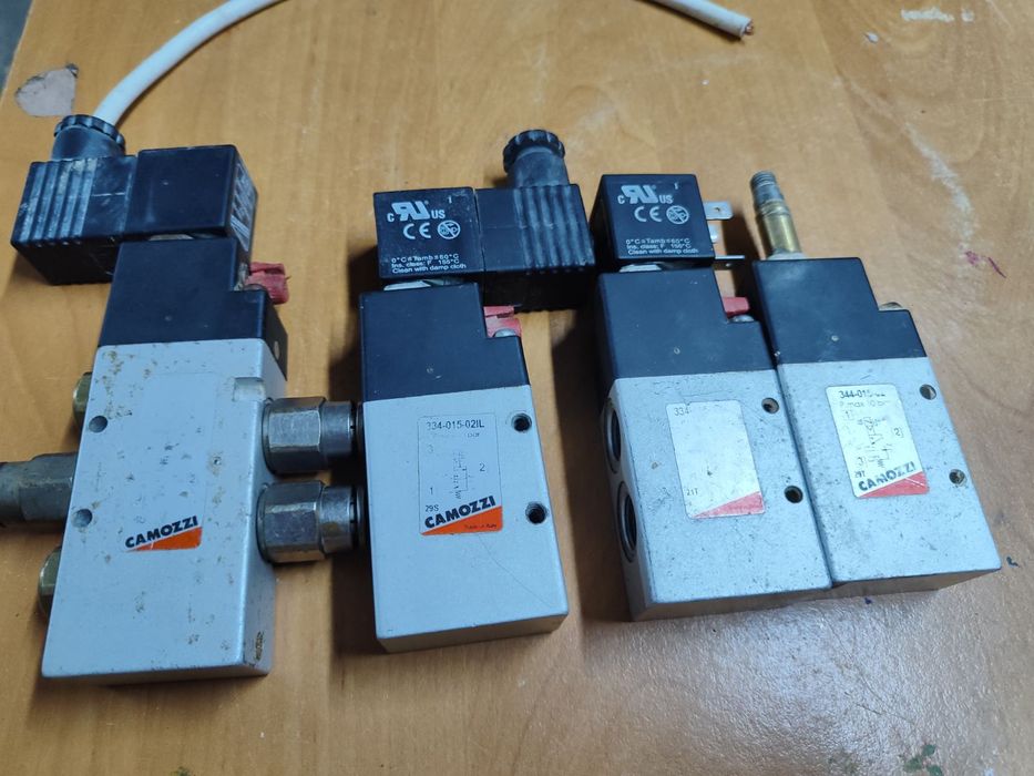 Пневматичний розпреділювач Camozzi