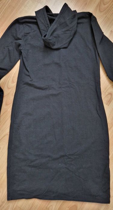 Czarna długa bluza, sukienka z kapturem Pakuten S