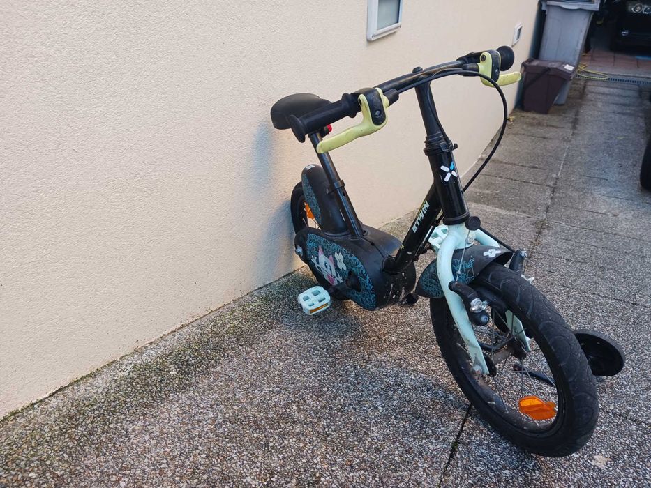 Bicicleta  para criança  em bom estado v