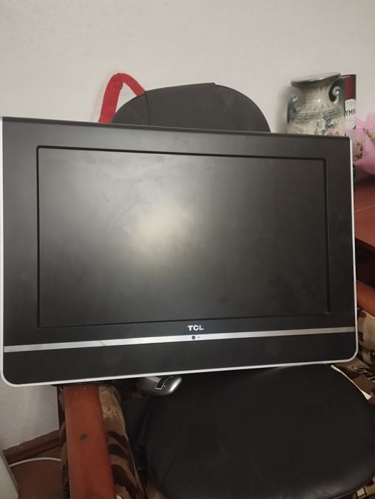 Продам телевизор на запчасти TCL