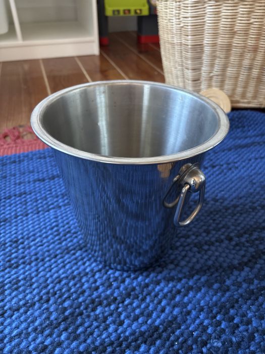 Balde de gelo de metal com protecao