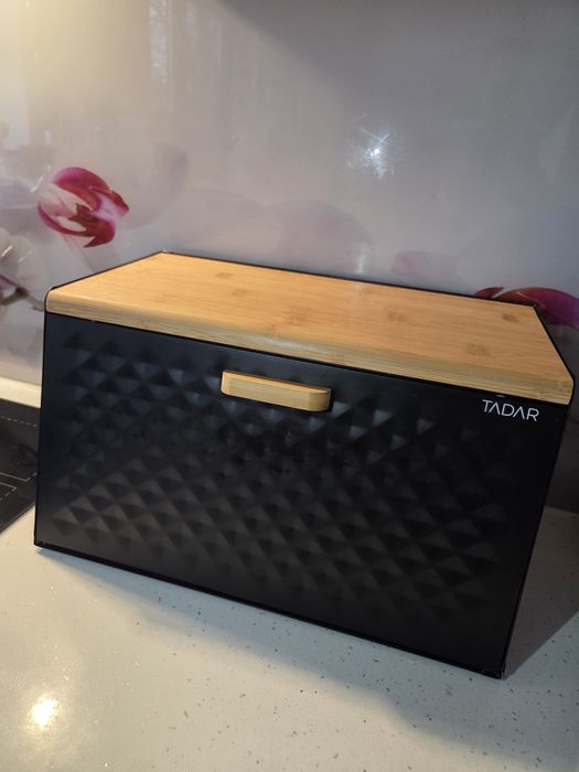 Chlebak Tadar czarny z pokrywa(deska) bambusowa