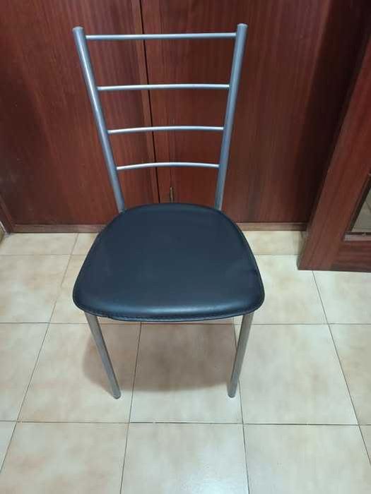 6 cadeiras de cozinha todas por 18,00 euros