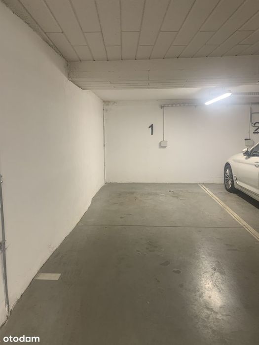 Miejsce postojowe w hali garażowej w centrum Poznania