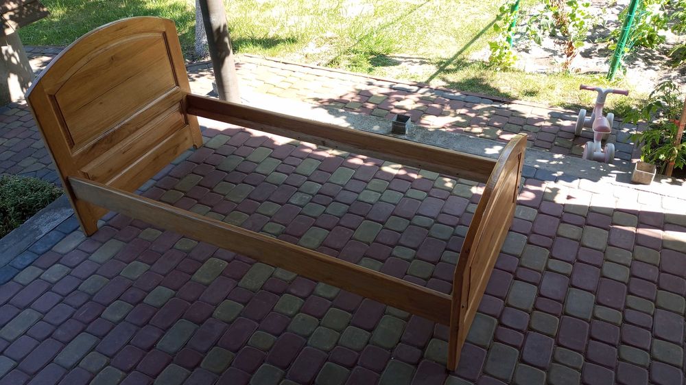 Дубове ліжко 200×90 см, масив. Односпальне, півтораспальне