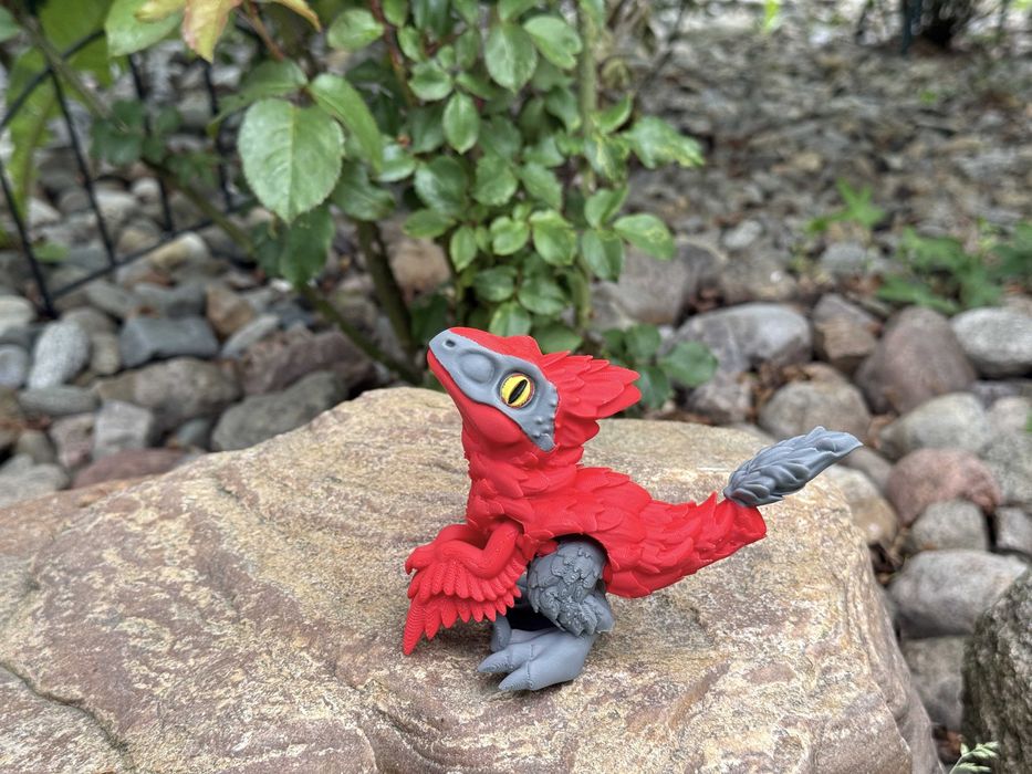 Dinozaur Pyroraptor 3D – ruchoma figurka inspirowana pierzastym drapieżnikiem