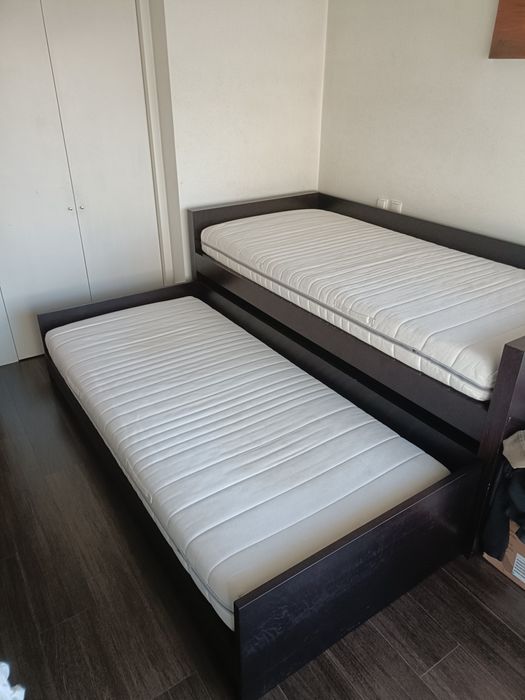 Duas camas de solteiro