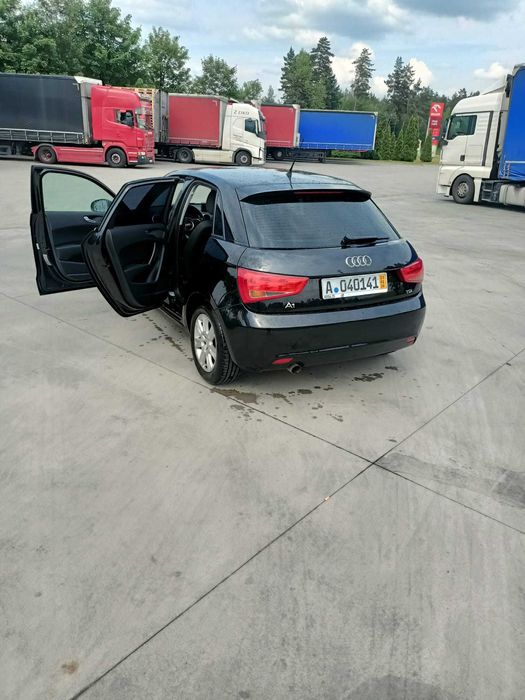 Audi A 1 - 5 drzwi , dobrze wyposażone . 2012 r
