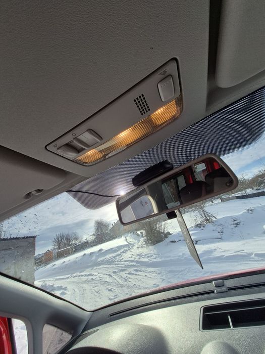 Volkswagen Caddy (2013рік-1,6 дизель+комплект гуми-літо на дисках)