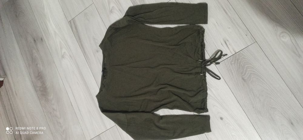Bluzka khaki wiązana