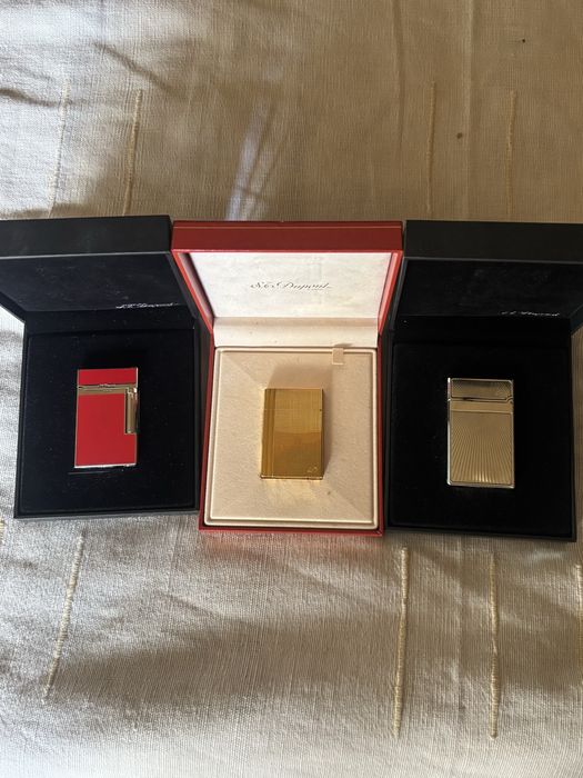 Conjunto de 2 isqueiros linha 2 sendo o encarnado raro
