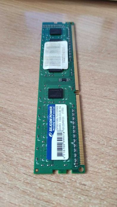 Модулі пам'яті для PC DR3 1GB (1 шт),  2GB (4 шт)