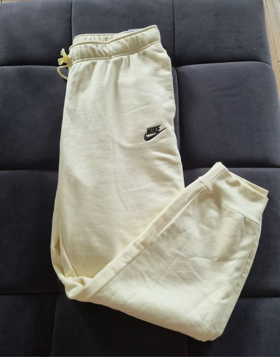 Nowe spodnie Nike rozm.L