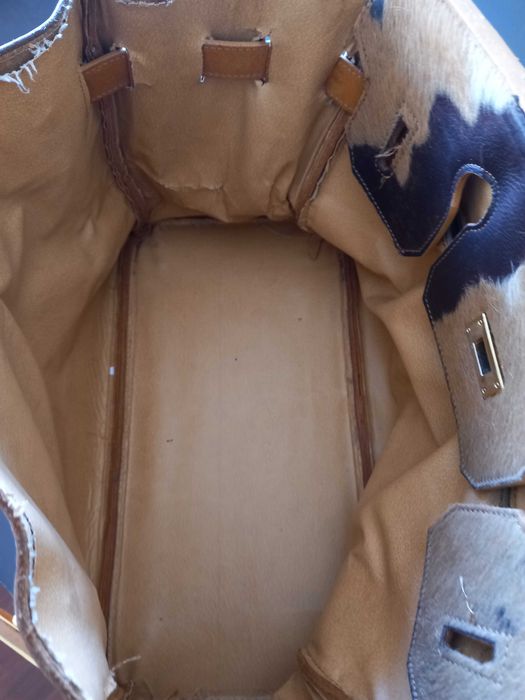 Carteira toda em pele, cor Camel com pele de vaca,como nova.