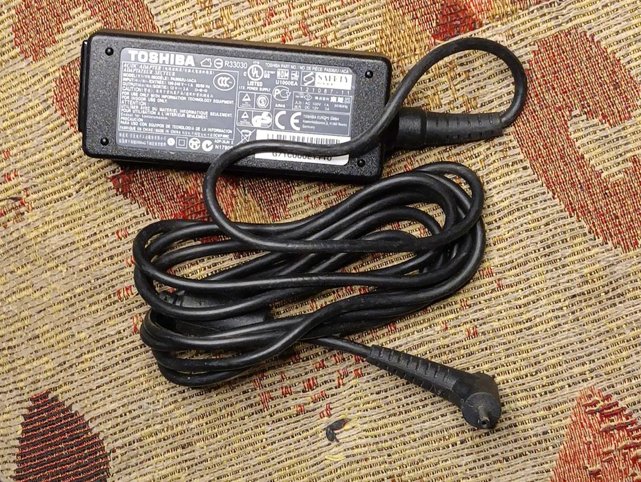 Блок живлення зарядне для планшета TOSHIBA 12V 3A (3.0×1.0mm)