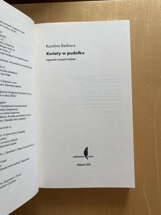 Kwiaty w pudełku Karolina Bednarz