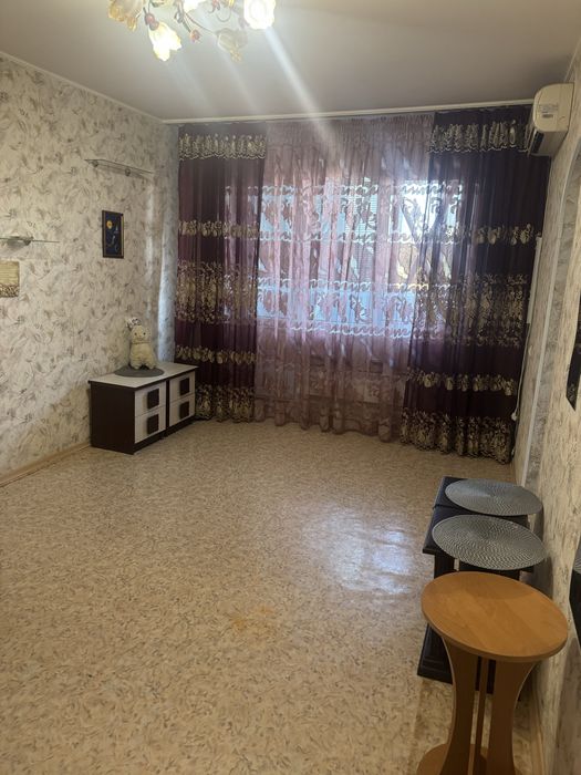 Три кімнатна квартира , 5-6 чоловік .
