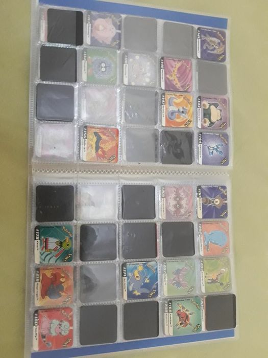 Caderneta com 118 Staks Pokémon