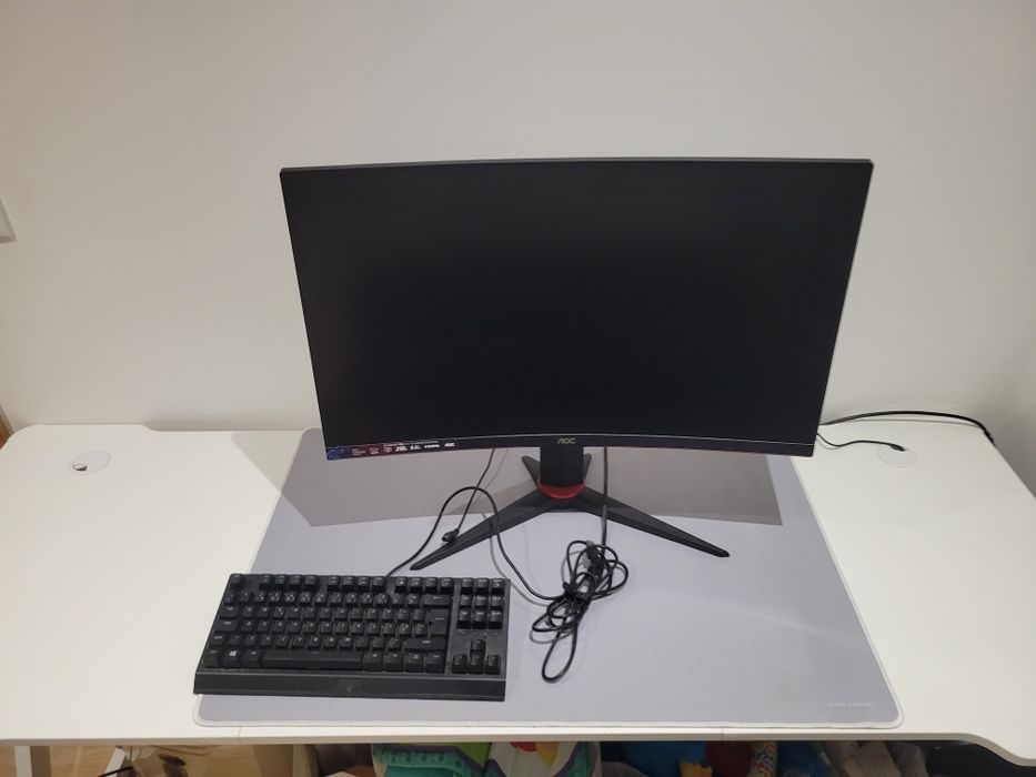 Monitor, teclado e mesa gaming