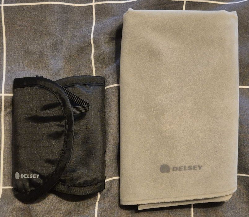 Almofada de viagem insuflável com venda e bolsa Delsey
