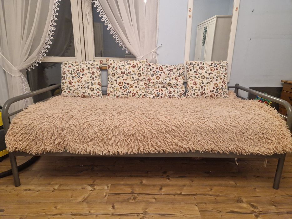 Rama łóżka Ikea szara metalowa.