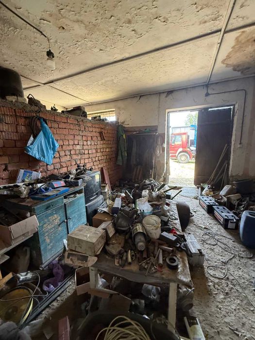 Продається комерційне приміщення з земельною ділянкою в Лужанах