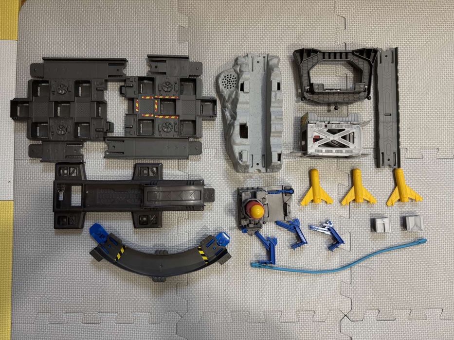 Hot wheels трек дорога гірка динозавр бочка ракетна установка