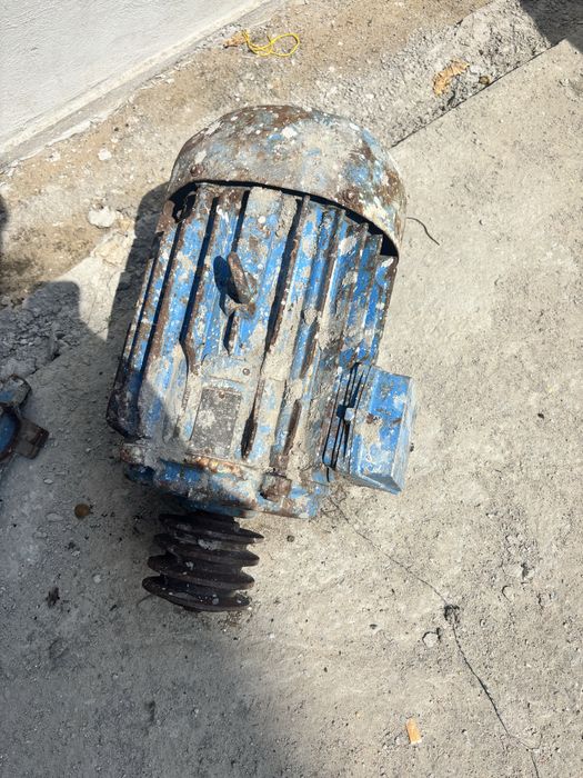 Silnik elektryczny 5,5 kW 950 obr/min