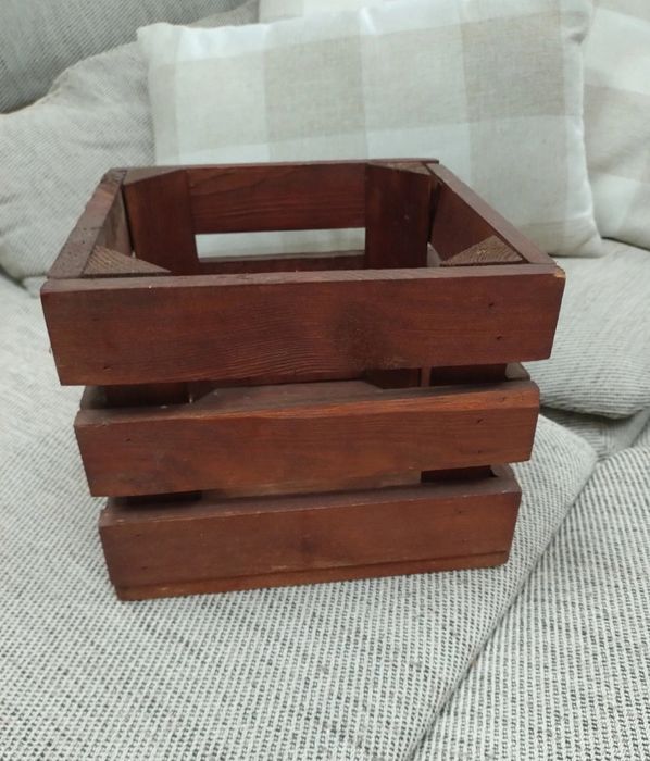 Skrzynka drewniana osłonka na doniczkę.