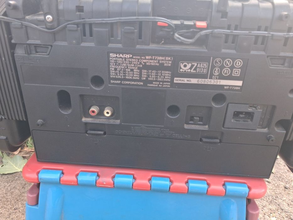 Продам магнитолу Sharp WF-T738