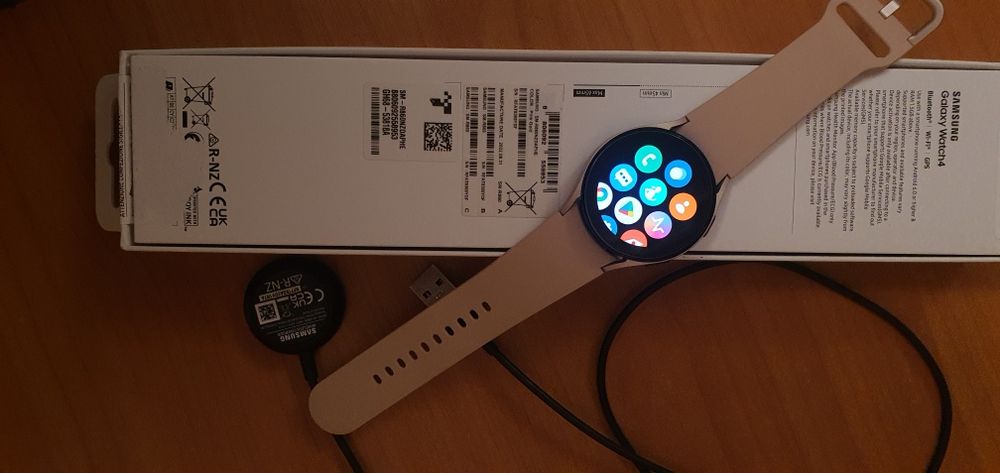 Samsung galaxy watch4 в идеальном состоянии