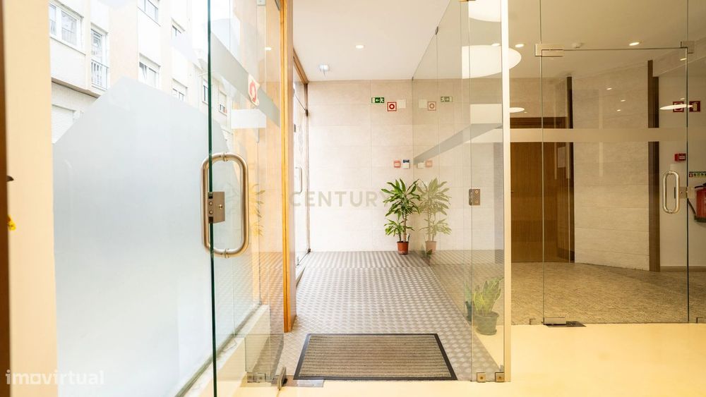 Fracção Autónoma para Comércio em Excelente Estado de Conservação - 40