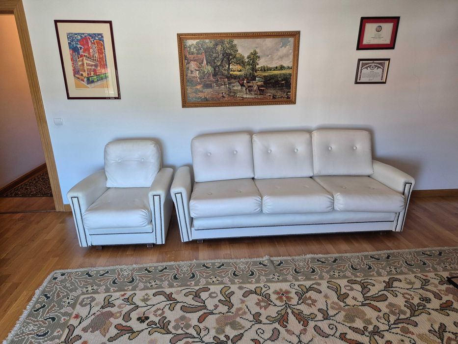 Elegante Conjunto Vintage: Sofá-Cama 3 Lugares e Poltrona | Estilo Capitoné