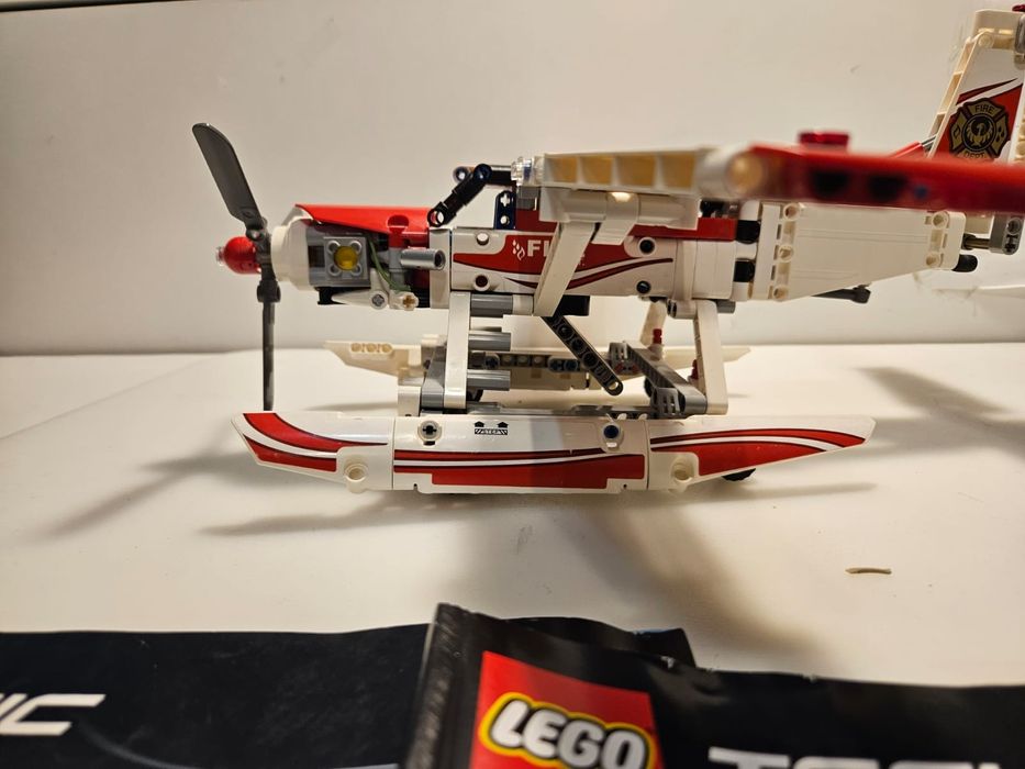 Klocki LEGO Technic Samolot strażacki, 42040