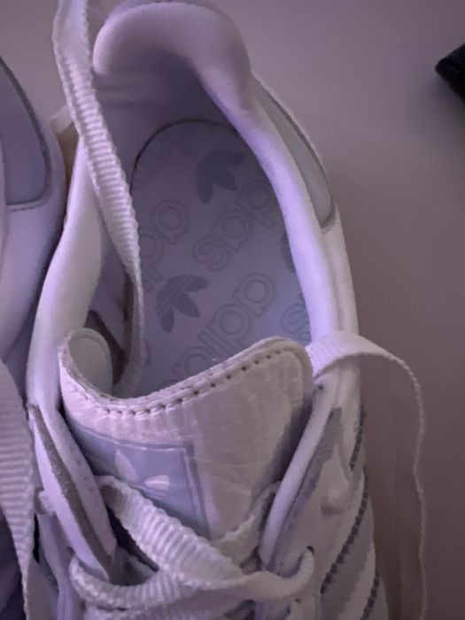 Białe - Samby Adidasa