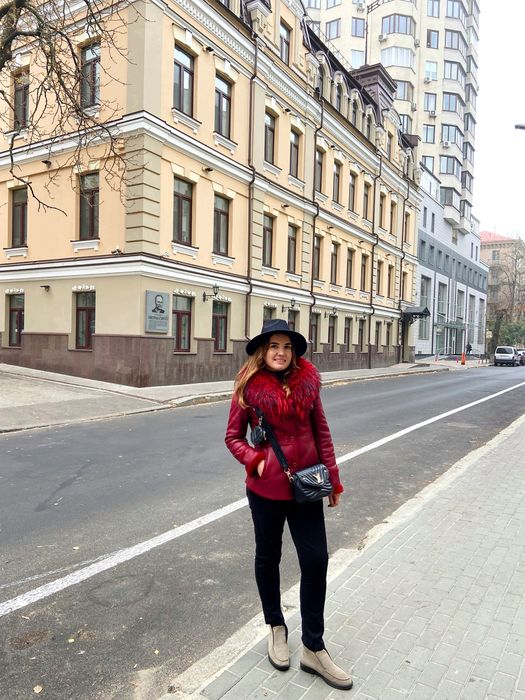 Дуже класна дублянка червоного кольору