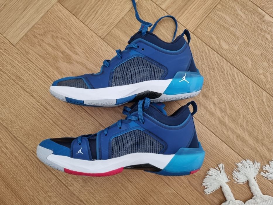 AIR JORDAN XXXVII rozmiar 45.5 . 29.5cm